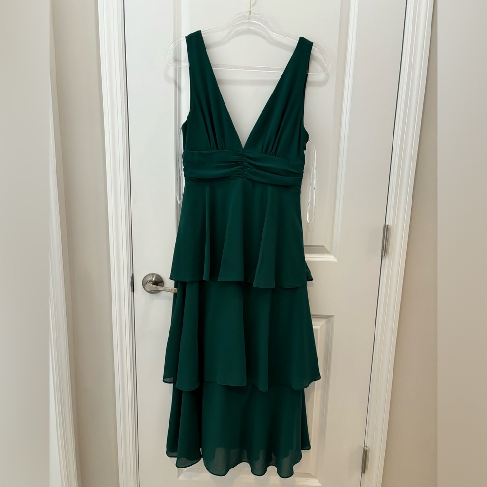 Lulus Celebration Time Emerald Green
Sleeveless Tiered Midi Dress Medium